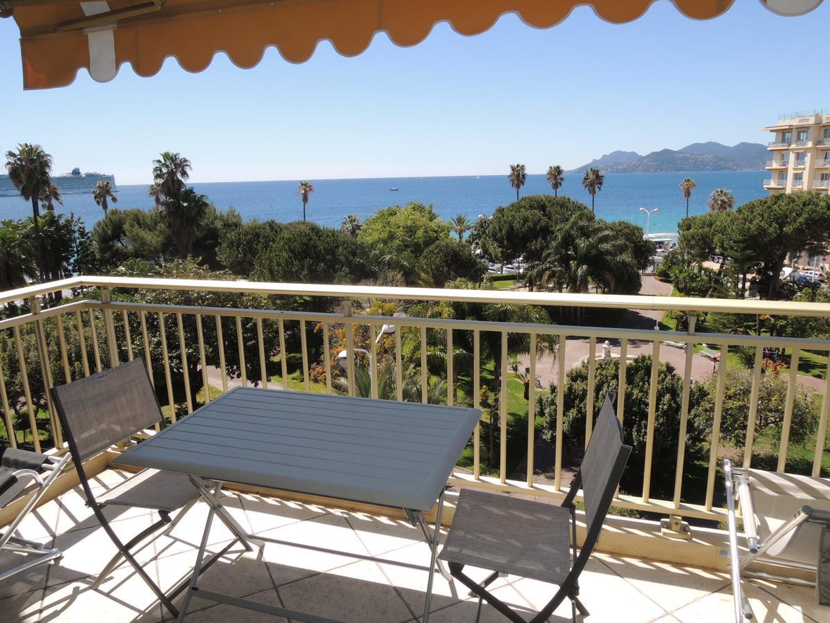 Sea View *